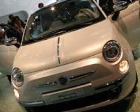 Скандално известна художничка изрисува Fiat 500
