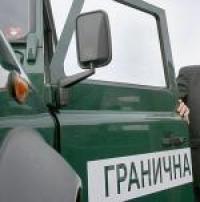 Нелегално: Укриха човек в микробус „Мерцедес”. Дължал данъци, бягал от страната