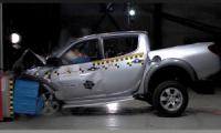 Nissan Navara се издъни на краш-тестовете за пикапи