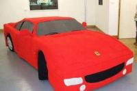 Ferrari Testarossa, червена прежда и студентски мозък