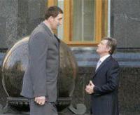 Най-високият човек в света получи специален автомобил
