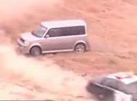 Жена подлудява полицаи със Scion xB. Видео