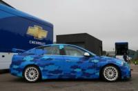 Състезателният автомобил WTCC на Chevrolet се „преоблече” за ключовото състезание в Порто