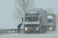 Тирове закъсват заради поледица