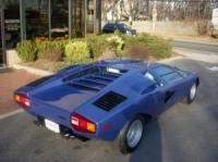 Продават Lamborghini LP400 Countach в автокъща в Ню Йорк