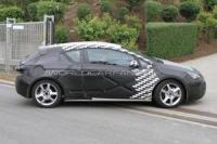 Триврата Opel Astra излезе за първи път на пътя
