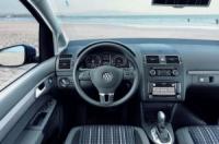 Това е новият VW CrossTouran