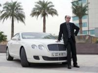 Агент 007 сяда зад волана на Bentley Continental GT