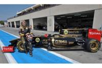 Испанска състезателка тества болид на Lotus Renault GP