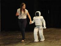 Абу Даби посрещна ASIMO на фестивала на науката