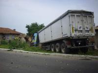 Ограничава се движението на на тежкотоварни автомобили над 20 т по път I-1, в района на Сандански