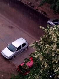 Градушка се изсипа над автомобили и сгради в Стара Загора