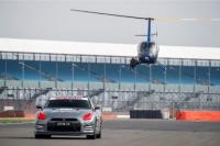 Първият в света Nissan GT-R, контролиран с PlayStation®, завъртя обиколка на „Силвърстоун”