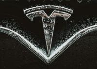 19-годишен хакер поел дистанционно контрол над автомобили на Tesla по цял свят