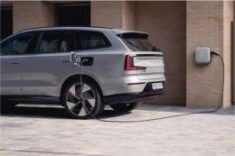 Електрическото Volvo EX90 2026 зарежда още по-бързо и е по-безопасно