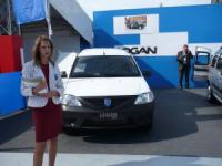Автомобилна мощ и женска грация- формулата, на която залагат вносителите на Dacia и Mazda на изложен