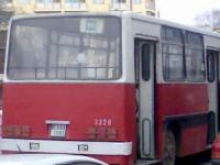 Автобус влачи няколко метра  възрастен мъж в Бургас