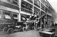 На този ден - Хенри Форд пуска първия конвейер