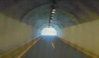 Шофьорите да се движат с повишено внимание  в двете тръби на тунел "Кочериново" на АМ "Струма"