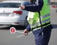 Шофьор без книжка е задържан, след като е карал нерегистриран автомобил